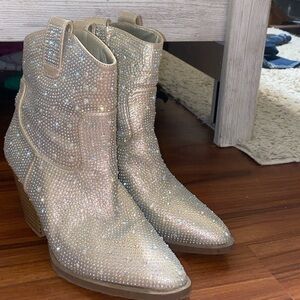 I bought these a year ago i’ve worn them once, just not my style !